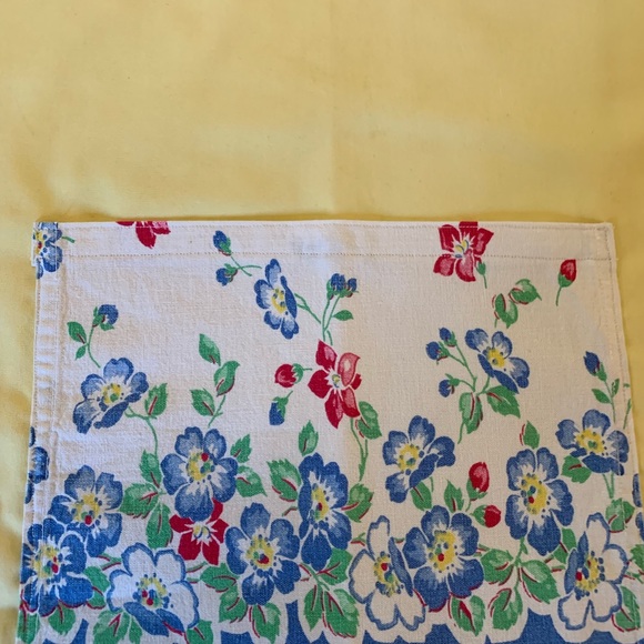 Vintage pillowcase apron in yellow. - Picture 2 of 3